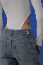 Lade das Bild in den Galerie-Viewer, UNISEX - Noah - Flared Jeans (blue/black)
