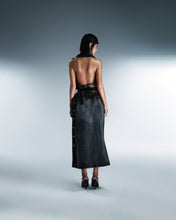 Lade das Bild in den Galerie-Viewer, ATLU - Buckle - Cut out skirt (blackwash)
